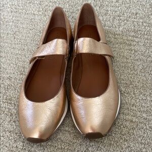 NWOB Gentle Souls Gold Flats with Metallic Finish